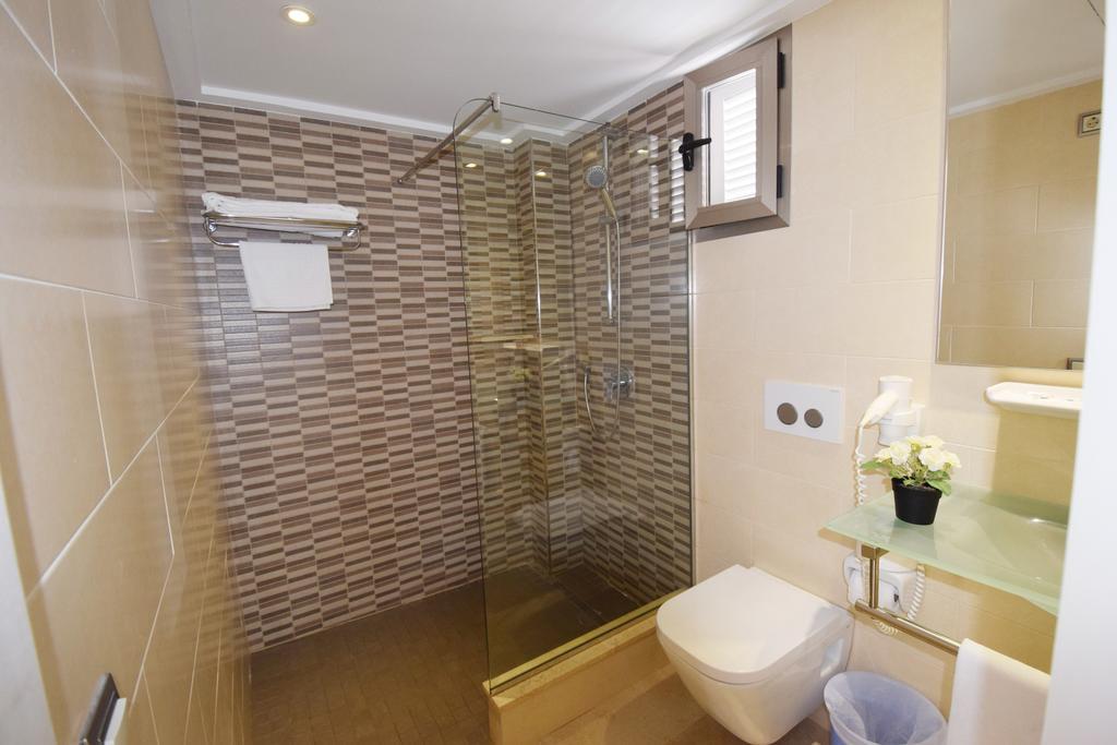 Apartamentos Ferrera Pins Cala Ferrera  Kültér fotó